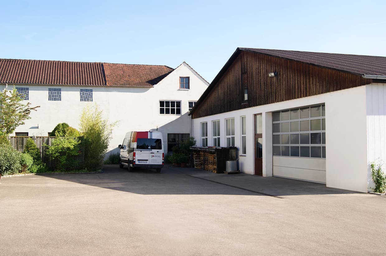 Produktionshalle der Schreinerei Angel in Deiningen